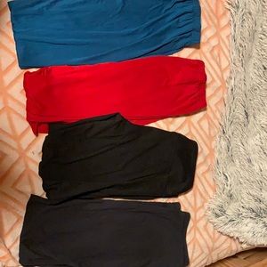 4 pairs of solid color leggings.